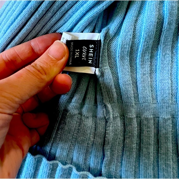 Shein tops - Picture 2 of 5